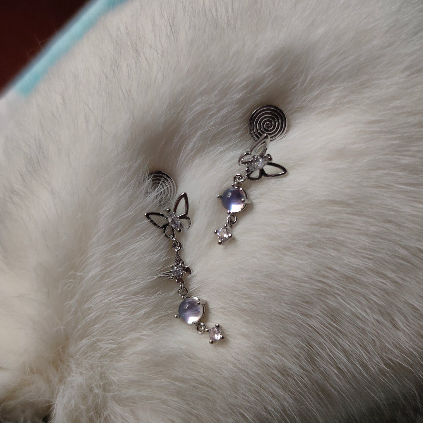 不对称蝴蝶流苏耳夹 Asymmetric Clip On Earring