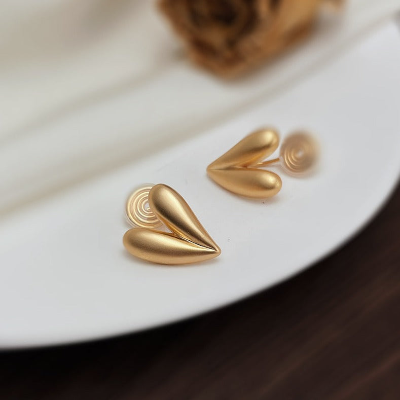 哑金复古爱心耳夹 Clip On Earring