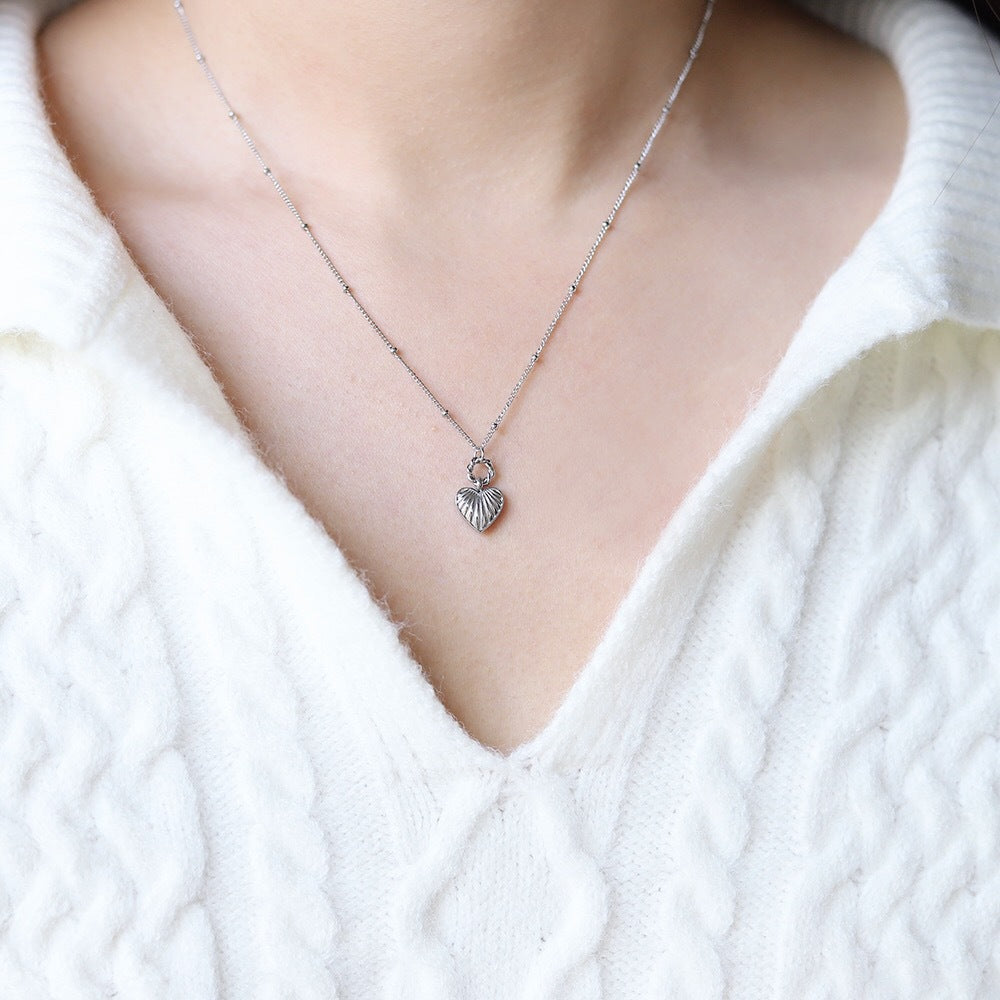 小巧爱心麻花项链 Necklace
