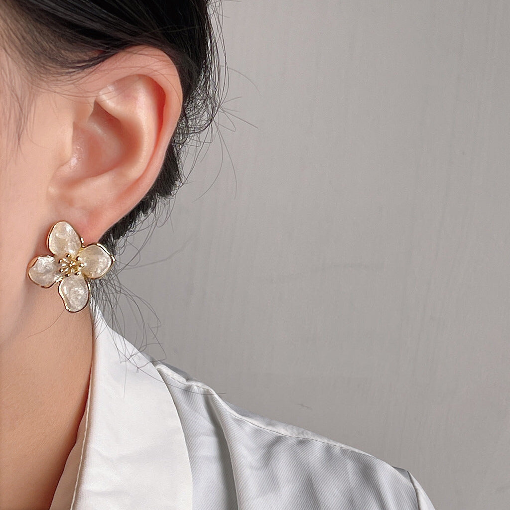 彼岸花开白色滴釉耳夹 Clip On Earring