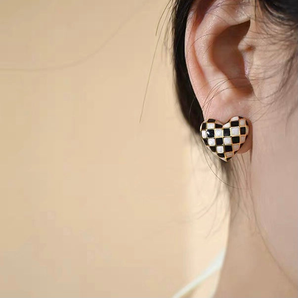 棋盘格爱心耳夹 Checkered Heart Clip On Earring