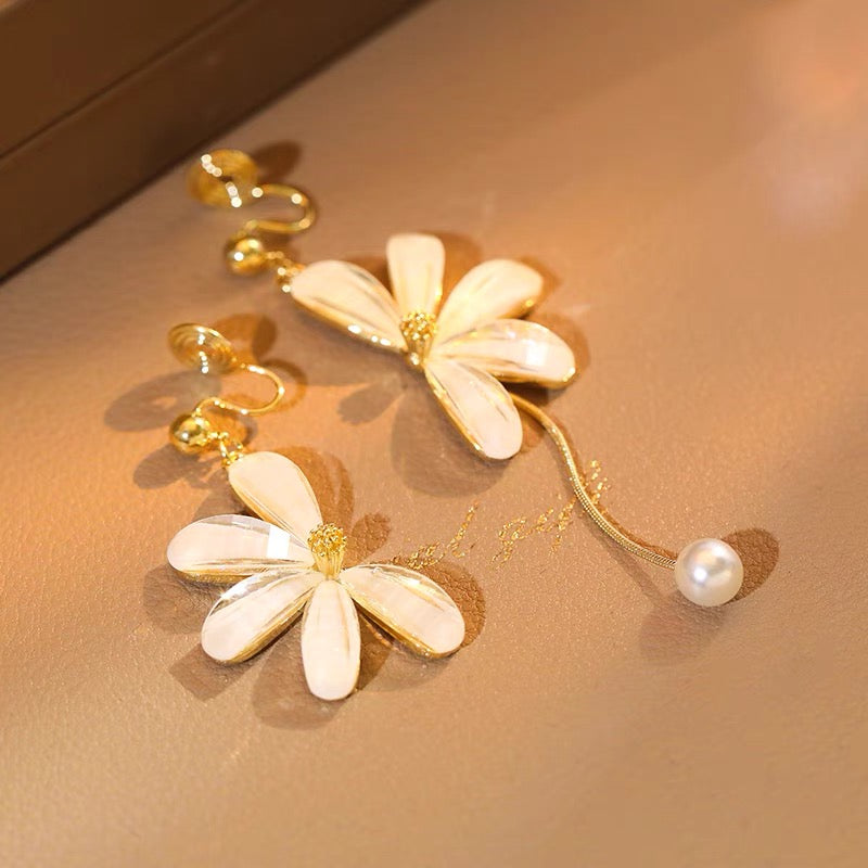 不对称花瓣耳夹 Asymmetric Petal Clip On Earring
