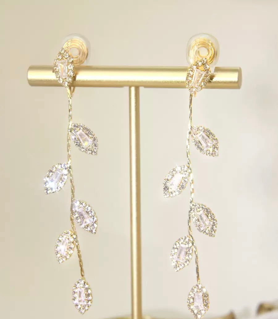 💖店主强推💖金枝玉叶爆闪流苏耳夹 Clip On Earring