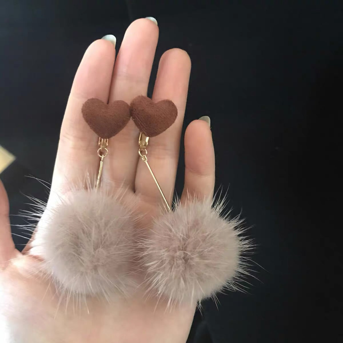 粉/棕爱心毛球耳夹 Heart with Fluffy Ball Long Clip On Earring