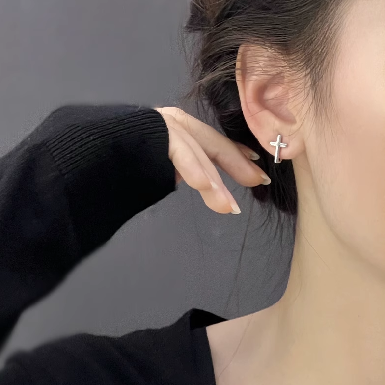 金/银简约十字架耳夹 Clip On Earring