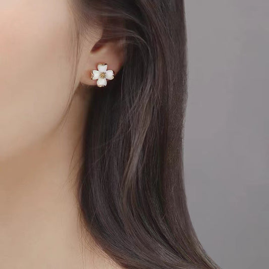 白色清新花朵耳夹 Clip On Earring