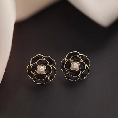 💖店主强推💖黑/白山茶花耳夹 Black/White Camellia Clip On Earring