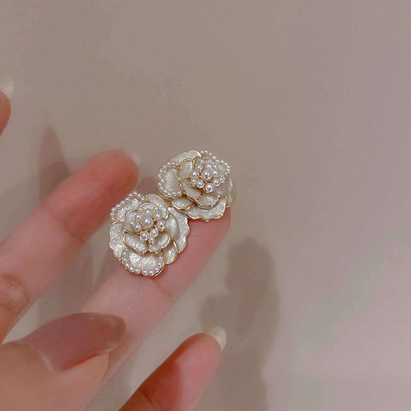 山茶花珍珠耳夹 White Camellia Pearl Clip On Earring