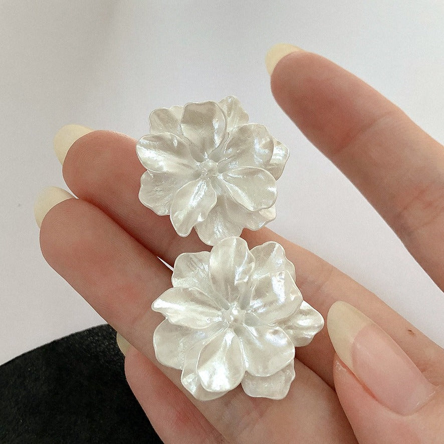 白色珠光花朵耳夹 White Flower Clip On Earring