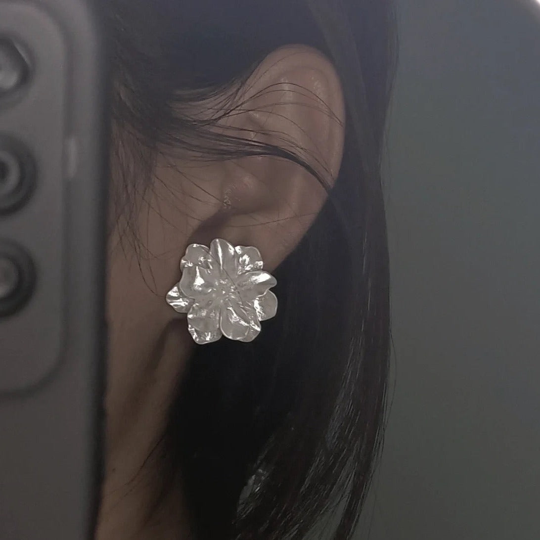 白色珠光花朵耳夹 White Flower Clip On Earring