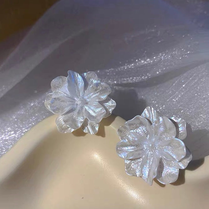 白色珠光花朵耳夹 White Flower Clip On Earring