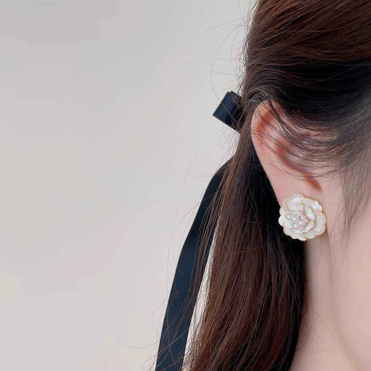 山茶花珍珠耳夹 White Camellia Pearl Clip On Earring