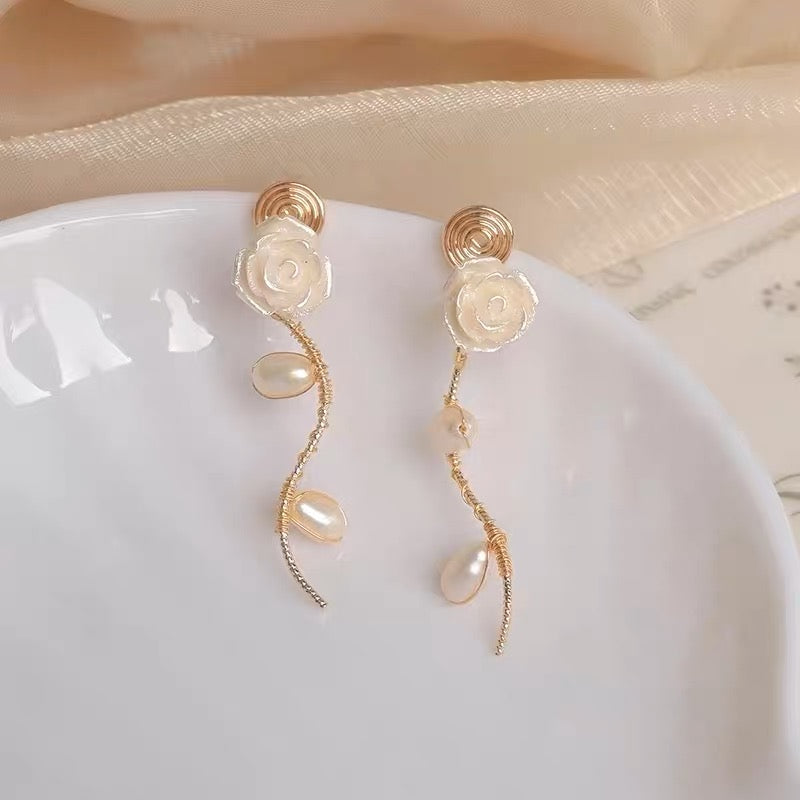 法式复古白玫瑰耳夹 Clip On Earring