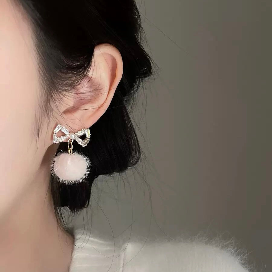 闪钻蝴蝶结毛球耳夹 Clip On Earring